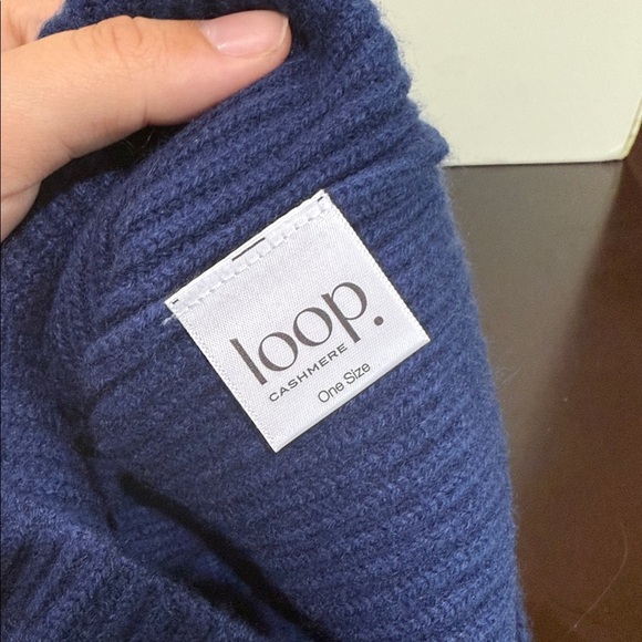 The Loop Cashmere Beanie In Midnight Blue NEW main image 7